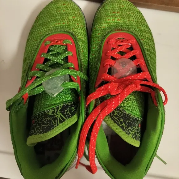 LeBron XX Christmas Basketball Sneakers