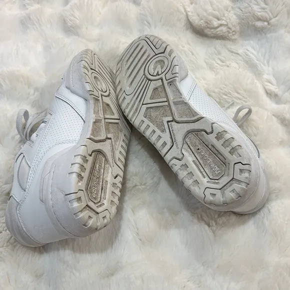 Lightly used New Balance 550 basketball sneakers (Men’s)