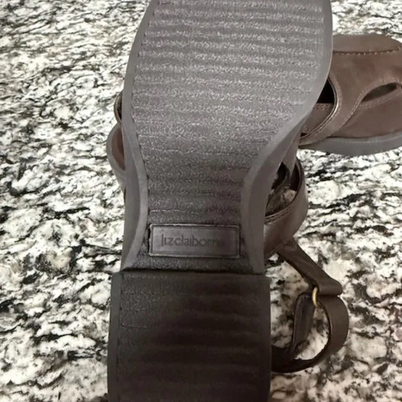 Liz Claiborne Brown Leather sandal size 6 1/2