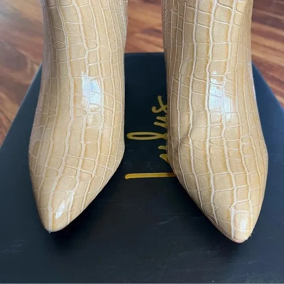 Lulu’s Croc Pointed-Toe Knee High Boots in Light Nude Size 10 New In Box