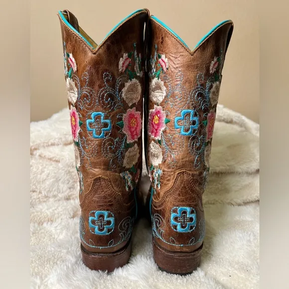 Macy Bean girls embroidered flower boots size 4