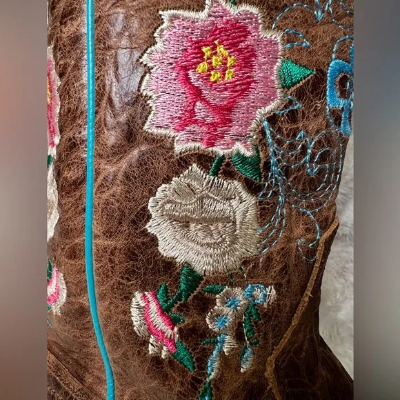 Macy Bean girls embroidered flower boots size 4