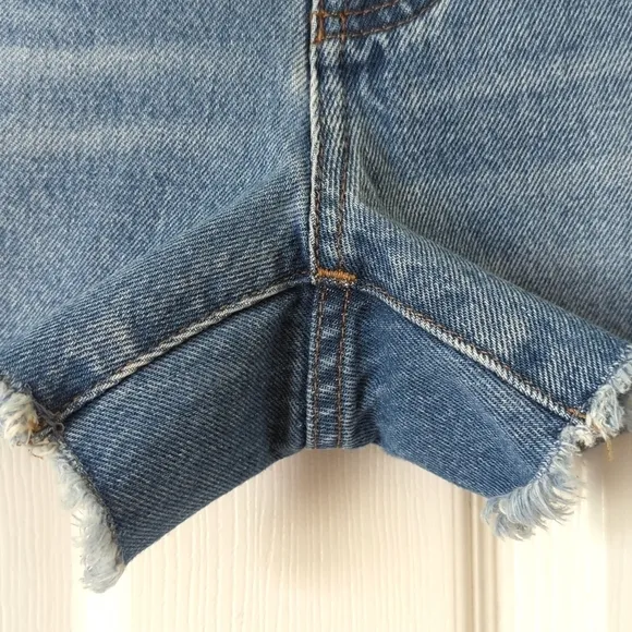 Madewell Relaxed Medium Wash High Waisted Distressed Cut Off Jean Shorts 24