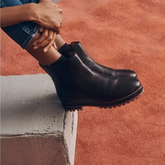Madewell The Ivy Chelsea Boot in Leather 8.5
