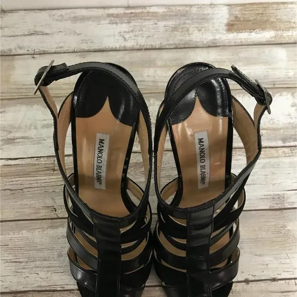 MANOLO BLAHNIK Black Leather Sandals 38