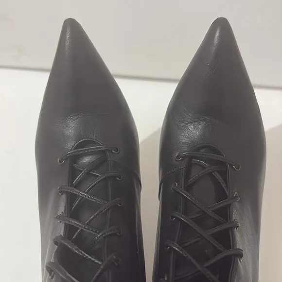 Manolo Blahnik Bordin Leather Lace Up Ankle Booties