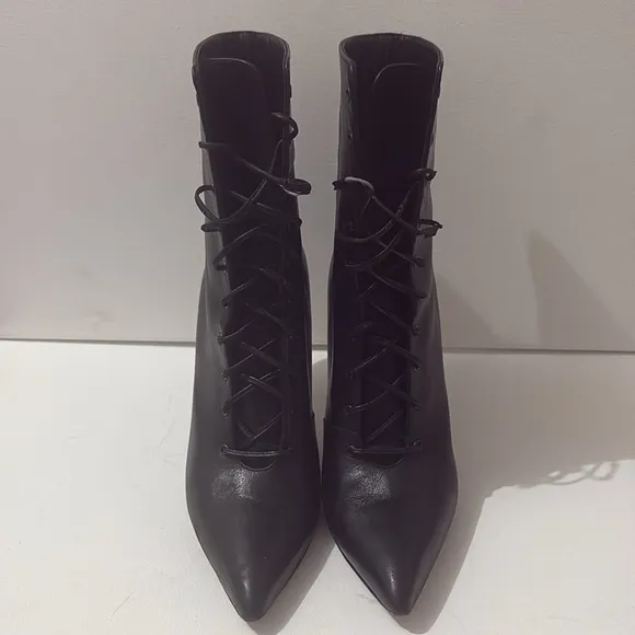 Manolo Blahnik Bordin Leather Lace Up Ankle Booties