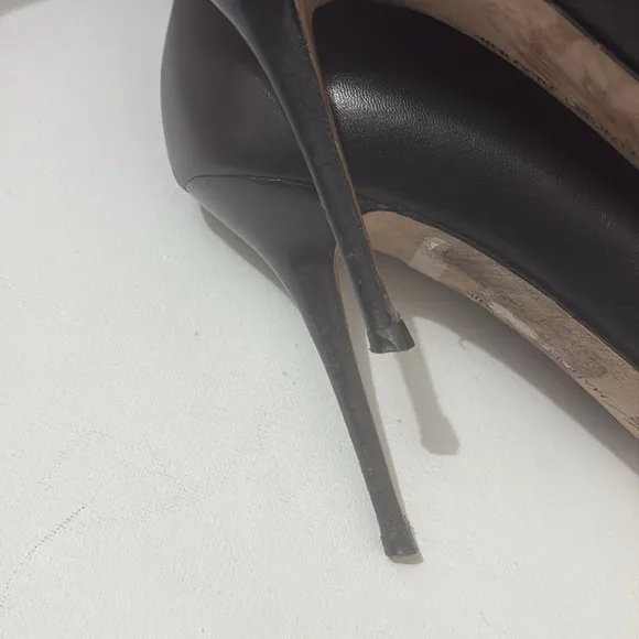 Manolo Blahnik Bordin Leather Lace Up Ankle Booties