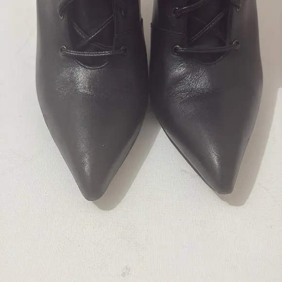 Manolo Blahnik Bordin Leather Lace Up Ankle Booties