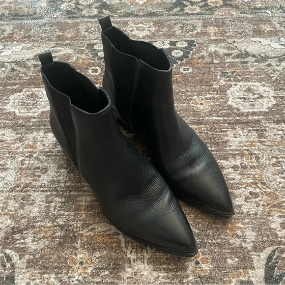 Marc Fisher Black Leather Pointed Toe Yale Ankle Boots Size 7