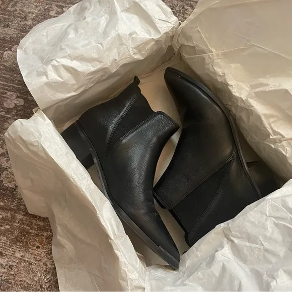 Marc Fisher Black Leather Pointed Toe Yale Ankle Boots Size 7