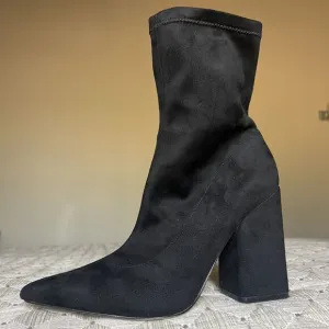 Marc Fisher Larry Faux Suede Pointed Toe Sock Ankle Boot Bootie Women’s 8.5 M