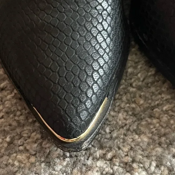 Marc Fisher LTD Yale Pointed Toe Chelsea Boots