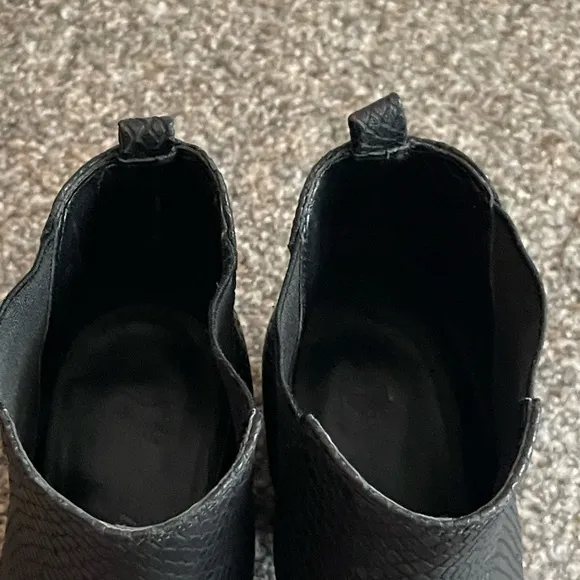 Marc Fisher LTD Yale Pointed Toe Chelsea Boots