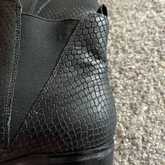 Marc Fisher LTD Yale Pointed Toe Chelsea Boots