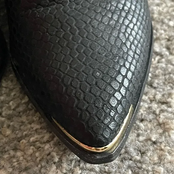 Marc Fisher LTD Yale Pointed Toe Chelsea Boots