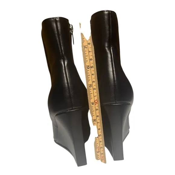 Marc Fisher Women’s Black Leather Wedge Heel Booties Pointed Toe Zip Up SZ 8 1/2