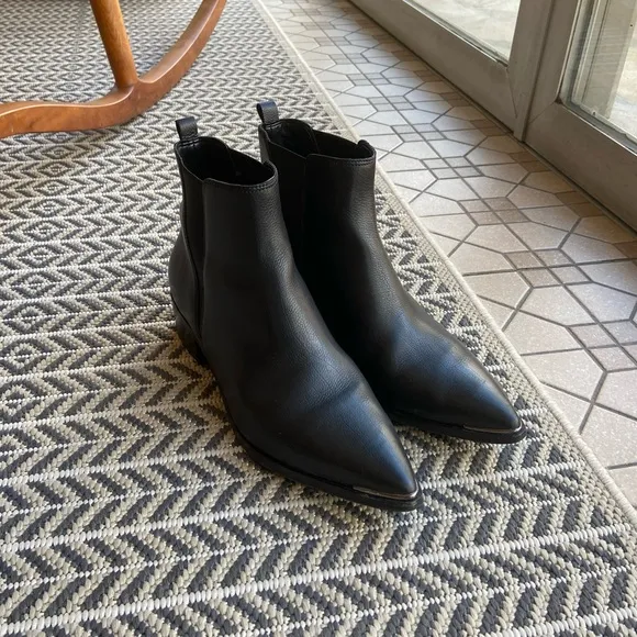 Marc fisher Yale womens black leather pointy ankle boots
