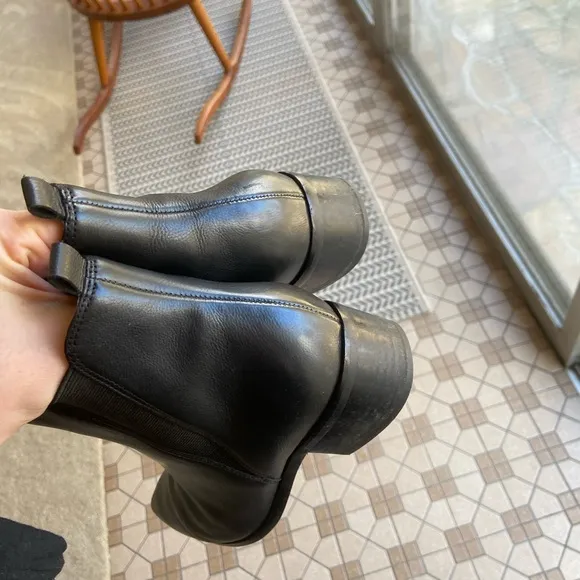 Marc fisher Yale womens black leather pointy ankle boots