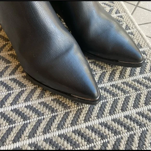 Marc fisher Yale womens black leather pointy ankle boots