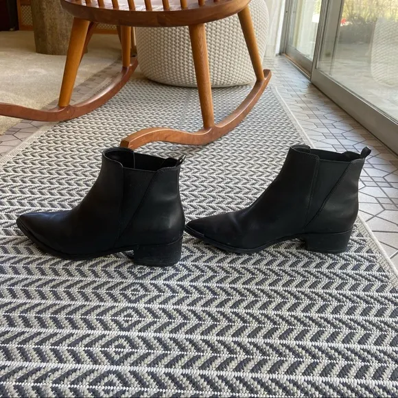 Marc fisher Yale womens black leather pointy ankle boots