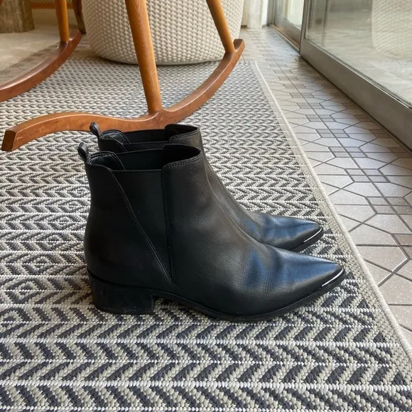 Marc fisher Yale womens black leather pointy ankle boots
