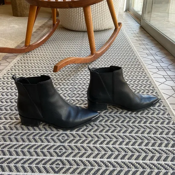 Marc fisher Yale womens black leather pointy ankle boots