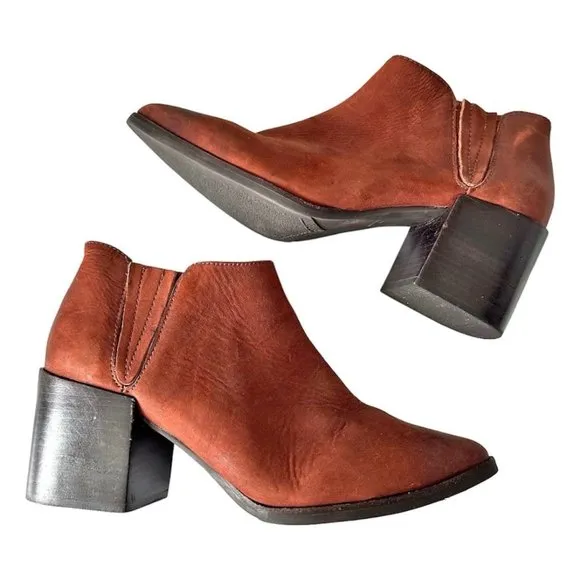 Matisse Victory Brick Leather Pointed Toe Booties
