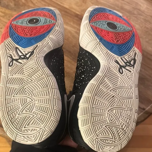 Men’s Kyrie 6 Black/Orange size 13. Great condition!