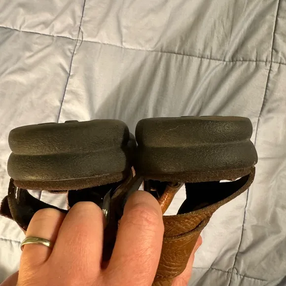 Mephisto fisherman sandals crinkle leather