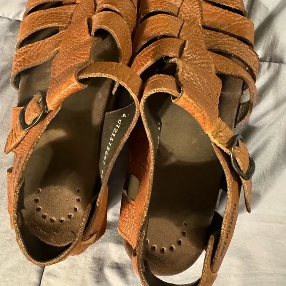 Mephisto fisherman sandals crinkle leather