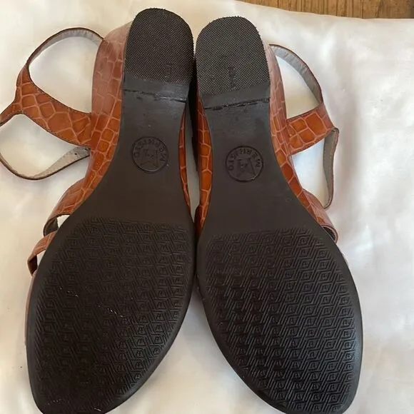 MEPHISTO LIGHT BROWN CROC WEDGE SANDALS.  NEW