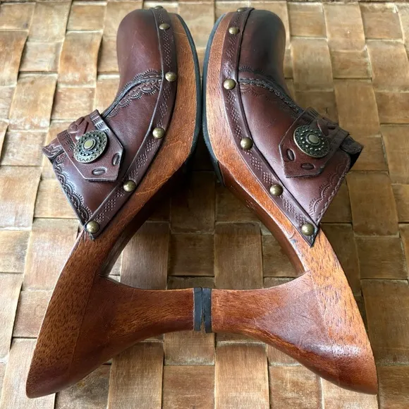 MIA Vintage Braided &amp; Tooled Wood Heeled Leather Studded Clog | Brown | Size 7.5