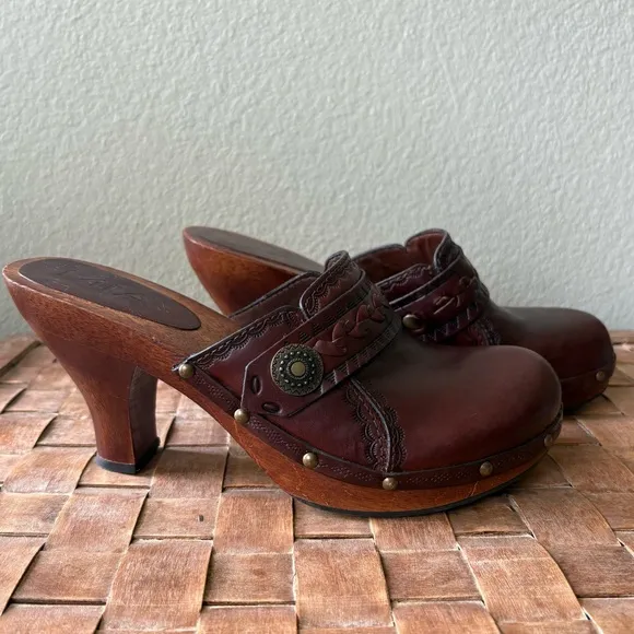 MIA Vintage Braided &amp; Tooled Wood Heeled Leather Studded Clog | Brown | Size 7.5