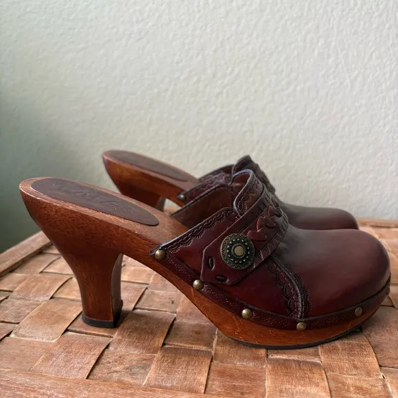 MIA Vintage Braided &amp; Tooled Wood Heeled Leather Studded Clog | Brown | Size 7.5