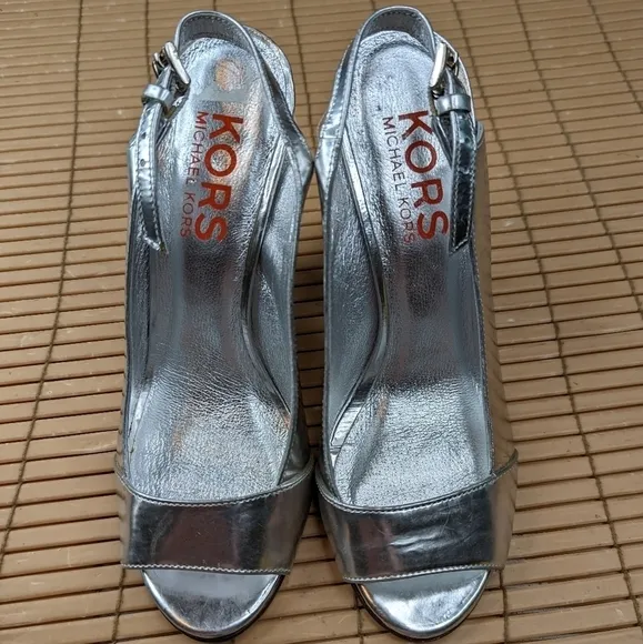 Michael Kors women's sz 6M silver leather slingback 4&quot; heel sandals. TUpm