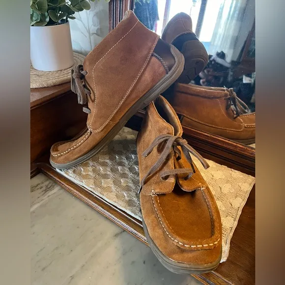 MINNETONKA Classic Suede Griffon Chukka Boots Contrast Stitching Men's Size 12