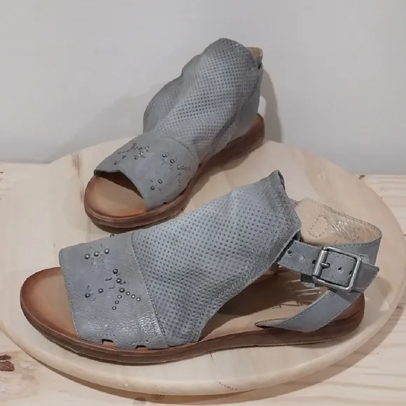 Miz Mooz Fifi Gladiator Sandals Size 39 Gray Leather Studded Open Toe Ankle Stap