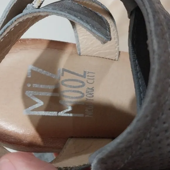 Miz Mooz Fifi Gladiator Sandals Size 39 Gray Leather Studded Open Toe Ankle Stap