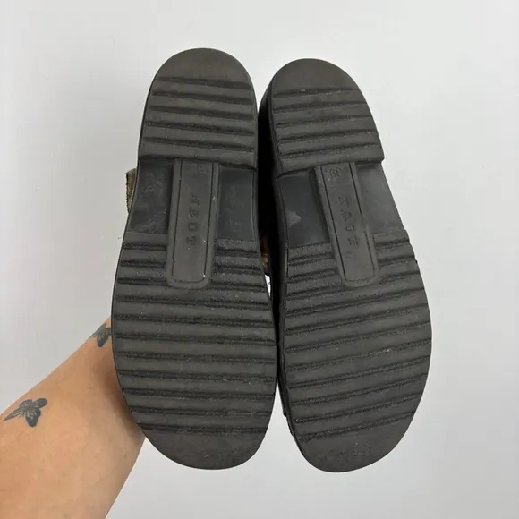 Naot Silver Leather Comfory Sandals