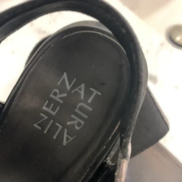 Naturalizer pewter and black sandals 6.5 M leather and fabric elastic