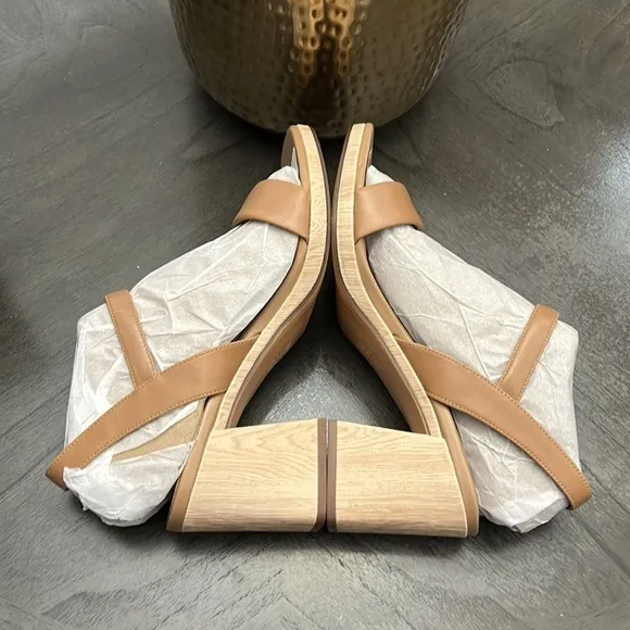 Naturalizer Rose Leather Block Heel Sandals