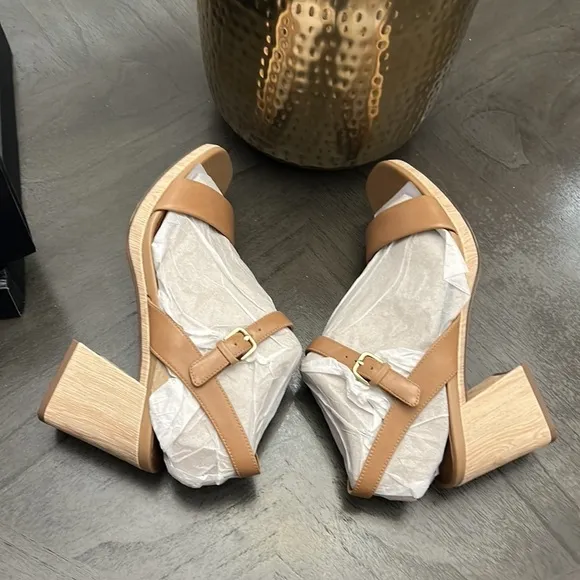 Naturalizer Rose Leather Block Heel Sandals