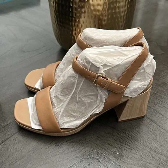 Naturalizer Rose Leather Block Heel Sandals