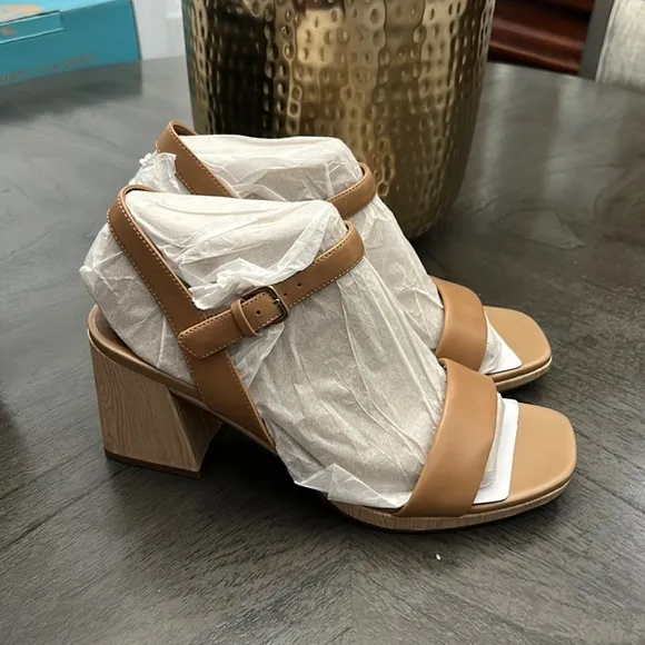 Naturalizer Rose Leather Block Heel Sandals