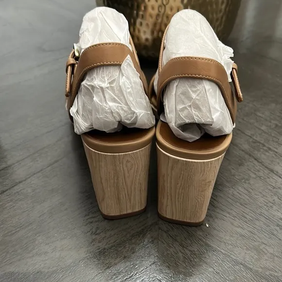 Naturalizer Rose Leather Block Heel Sandals