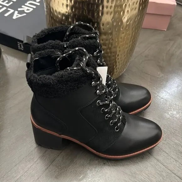 Naturalizer Val Waterproof Ankle Boot (WIDE)