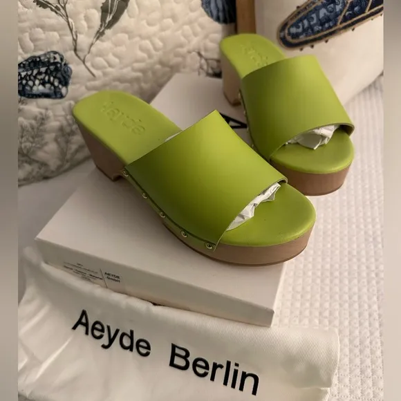NEW | AEYDE  Bobbie Leather Clog Sandals | Apple Green