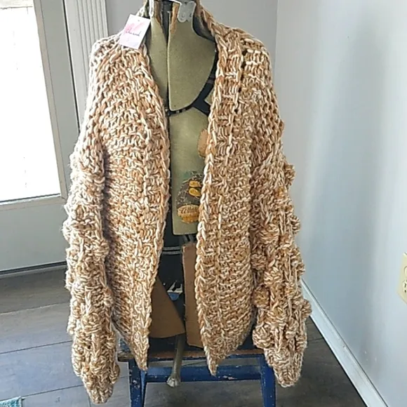 NEW CHICWICH HAND KNIT CHUNKY TAN/ CREAM OVERSIZED CARDIGAN WOMANS XL