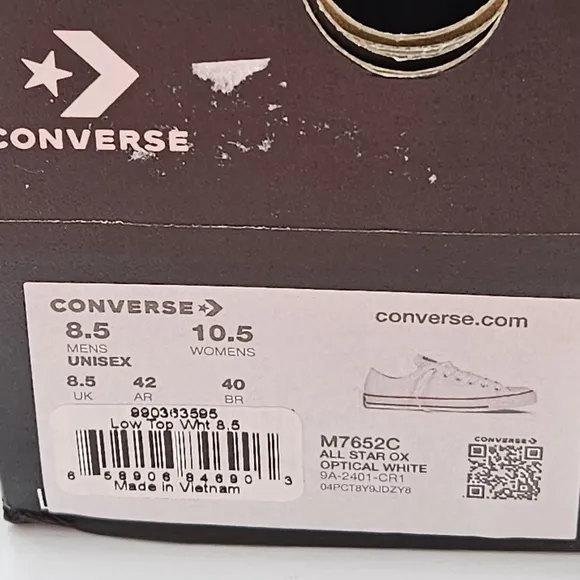 New Converse white Chuck Taylor All Star Low Sneakers women 10.5 / mens 8.5- NIB